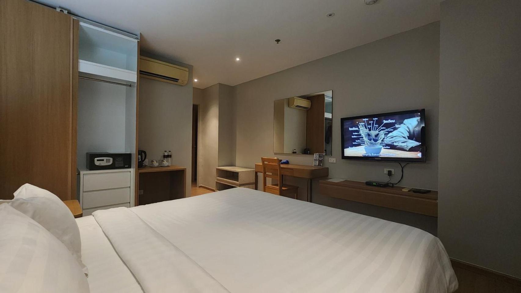 Brighton Hotel Bangkok Buitenkant foto