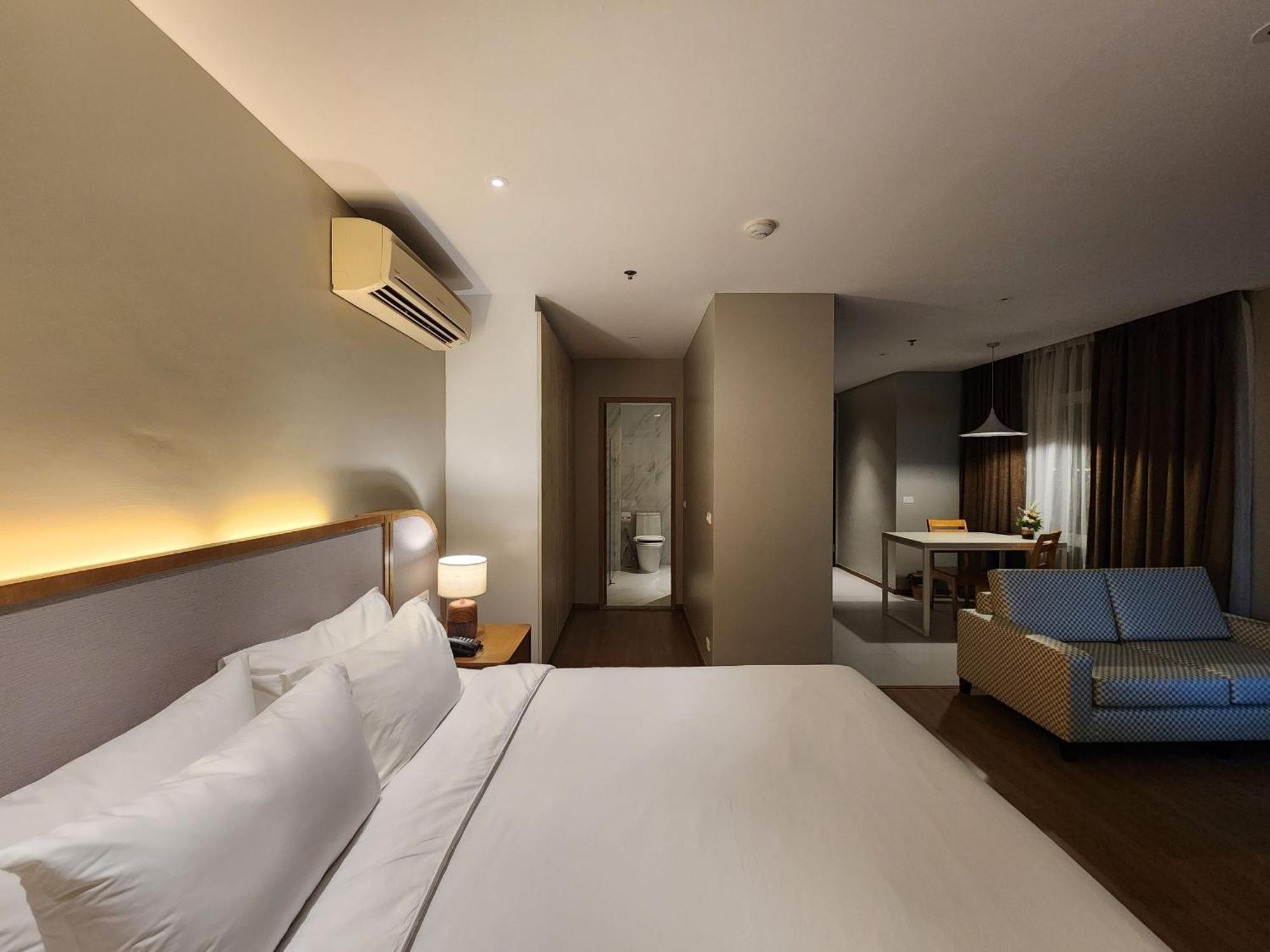 Brighton Hotel Bangkok Buitenkant foto