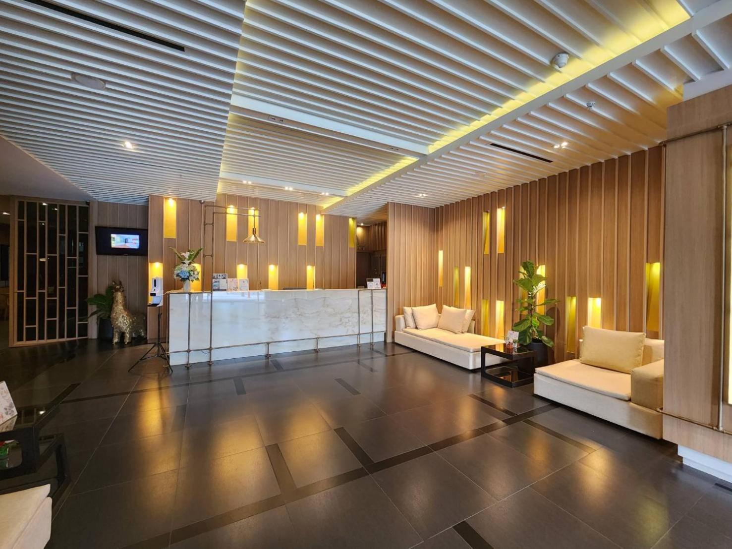 Brighton Hotel Bangkok Buitenkant foto