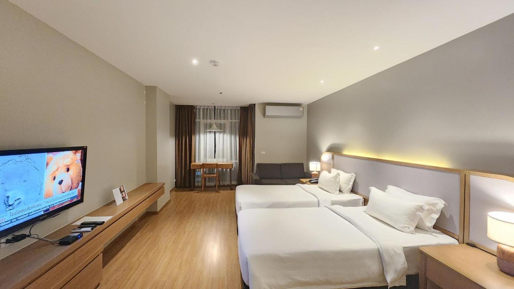 Brighton Hotel Bangkok Buitenkant foto