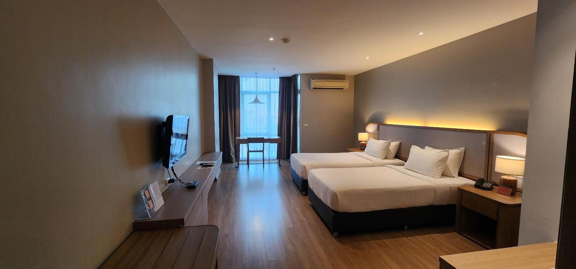 Brighton Hotel Bangkok Buitenkant foto