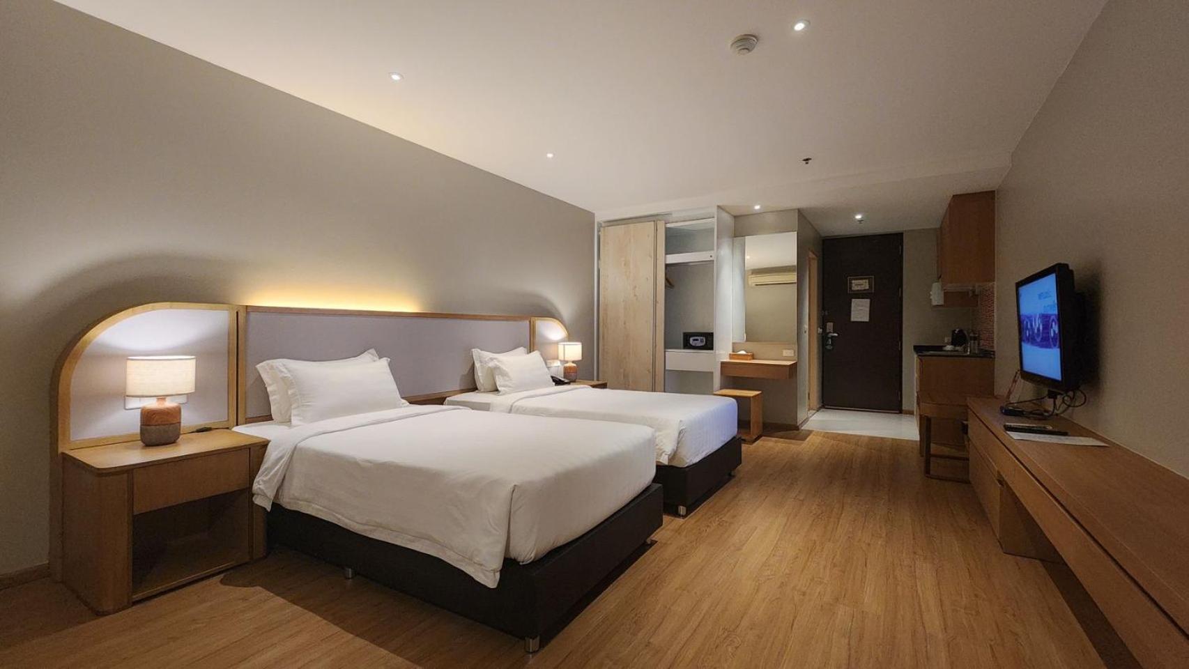Brighton Hotel Bangkok Buitenkant foto