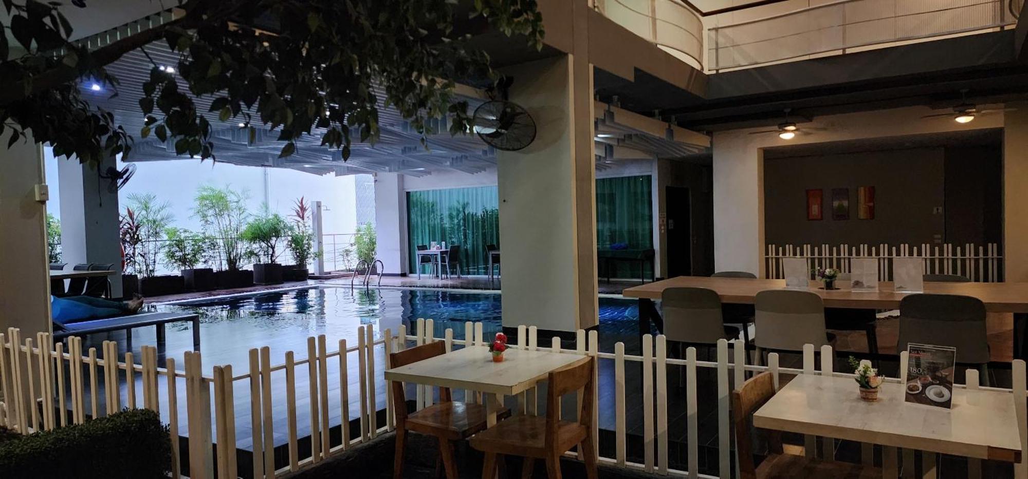 Brighton Hotel Bangkok Buitenkant foto